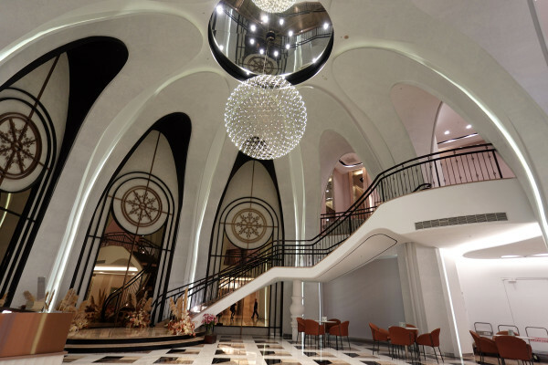 桃園市桃園區全台最美烤鴨餐廳-晶粵軒烤鴨餐廳桃園店，桃園裝潢美、餐點精緻，品粵軒烤鴨套餐，家庭聚會、商務宴客首選