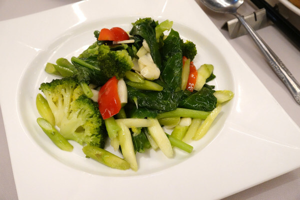 桃園市桃園區全台最美烤鴨餐廳-晶粵軒烤鴨餐廳桃園店，桃園裝潢美、餐點精緻，品粵軒烤鴨套餐，家庭聚會、商務宴客首選