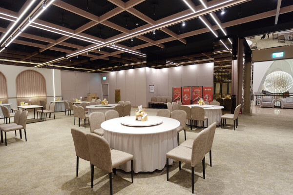 桃園市桃園區全台最美烤鴨餐廳-晶粵軒烤鴨餐廳桃園店，桃園裝潢美、餐點精緻，品粵軒烤鴨套餐，家庭聚會、商務宴客首選