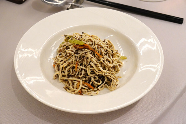 桃園市桃園區全台最美烤鴨餐廳-晶粵軒烤鴨餐廳桃園店，桃園裝潢美、餐點精緻，品粵軒烤鴨套餐，家庭聚會、商務宴客首選