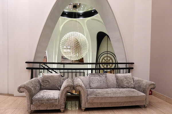 桃園市桃園區全台最美烤鴨餐廳-晶粵軒烤鴨餐廳桃園店，桃園裝潢美、餐點精緻，品粵軒烤鴨套餐，家庭聚會、商務宴客首選