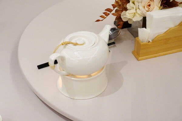 桃園市桃園區全台最美烤鴨餐廳-晶粵軒烤鴨餐廳桃園店，桃園裝潢美、餐點精緻，品粵軒烤鴨套餐，家庭聚會、商務宴客首選