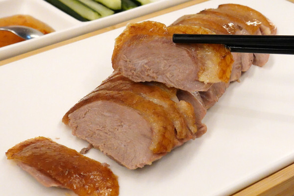 桃園市桃園區全台最美烤鴨餐廳-晶粵軒烤鴨餐廳桃園店，桃園裝潢美、餐點精緻，品粵軒烤鴨套餐，家庭聚會、商務宴客首選