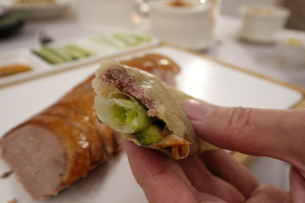 桃園市桃園區全台最美烤鴨餐廳-晶粵軒烤鴨餐廳桃園店，桃園裝潢美、餐點精緻，品粵軒烤鴨套餐，家庭聚會、商務宴客首選