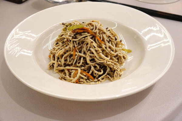 桃園市桃園區全台最美烤鴨餐廳-晶粵軒烤鴨餐廳桃園店，桃園裝潢美、餐點精緻，品粵軒烤鴨套餐，家庭聚會、商務宴客首選