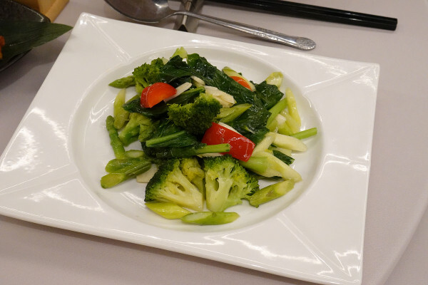 桃園市桃園區全台最美烤鴨餐廳-晶粵軒烤鴨餐廳桃園店，桃園裝潢美、餐點精緻，品粵軒烤鴨套餐，家庭聚會、商務宴客首選