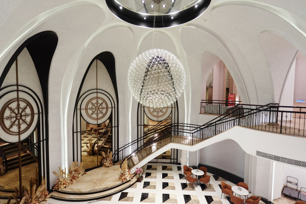 桃園市桃園區全台最美烤鴨餐廳-晶粵軒烤鴨餐廳桃園店，桃園裝潢美、餐點精緻，品粵軒烤鴨套餐，家庭聚會、商務宴客首選