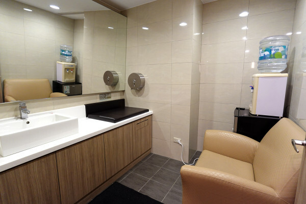 桃園市桃園區全台最美烤鴨餐廳-晶粵軒烤鴨餐廳桃園店，桃園裝潢美、餐點精緻，品粵軒烤鴨套餐，家庭聚會、商務宴客首選