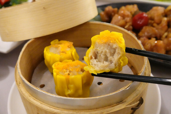 桃園市桃園區全台最美烤鴨餐廳-晶粵軒烤鴨餐廳桃園店，桃園裝潢美、餐點精緻，品粵軒烤鴨套餐，家庭聚會、商務宴客首選