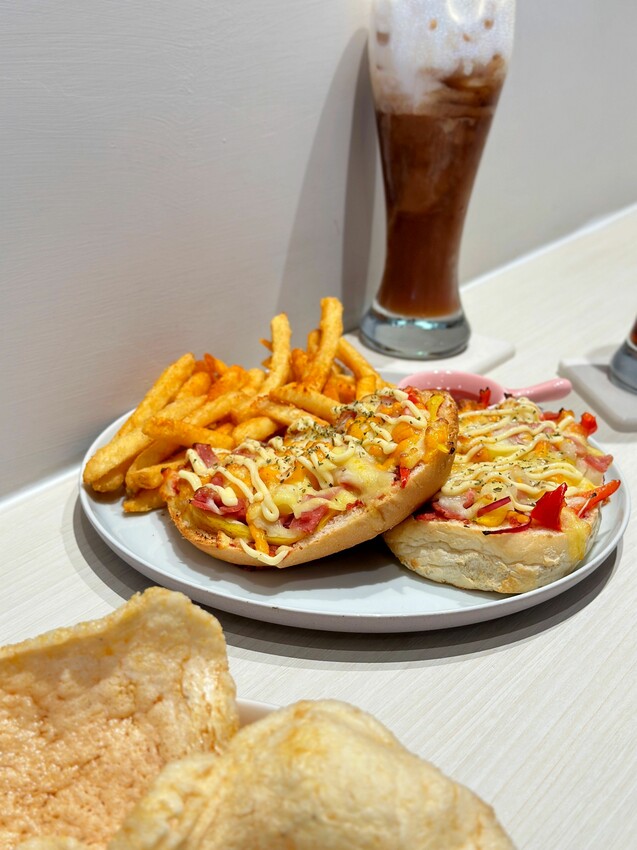 [台中中區]City Burger Café 城市漢堡｜台中最美的城市咖啡旗艦店插旗臺中火車站鐵鹿大街B8櫃位｜內附菜單 - 萍姐愛分享