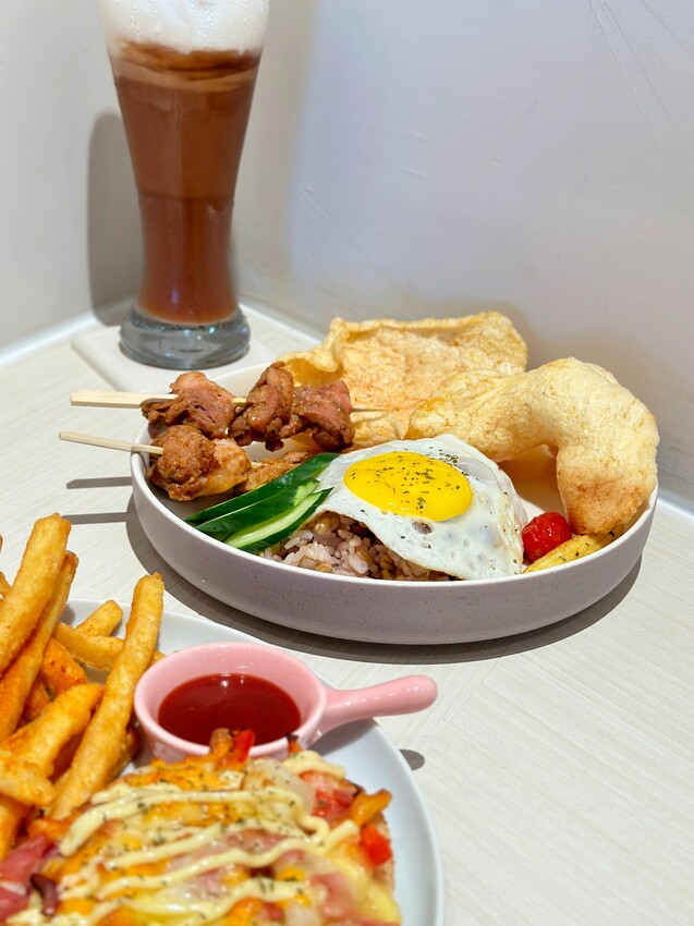 [台中中區]City Burger Café 城市漢堡｜台中最美的城市咖啡旗艦店插旗臺中火車站鐵鹿大街B8櫃位｜內附菜單 - 萍姐愛分享