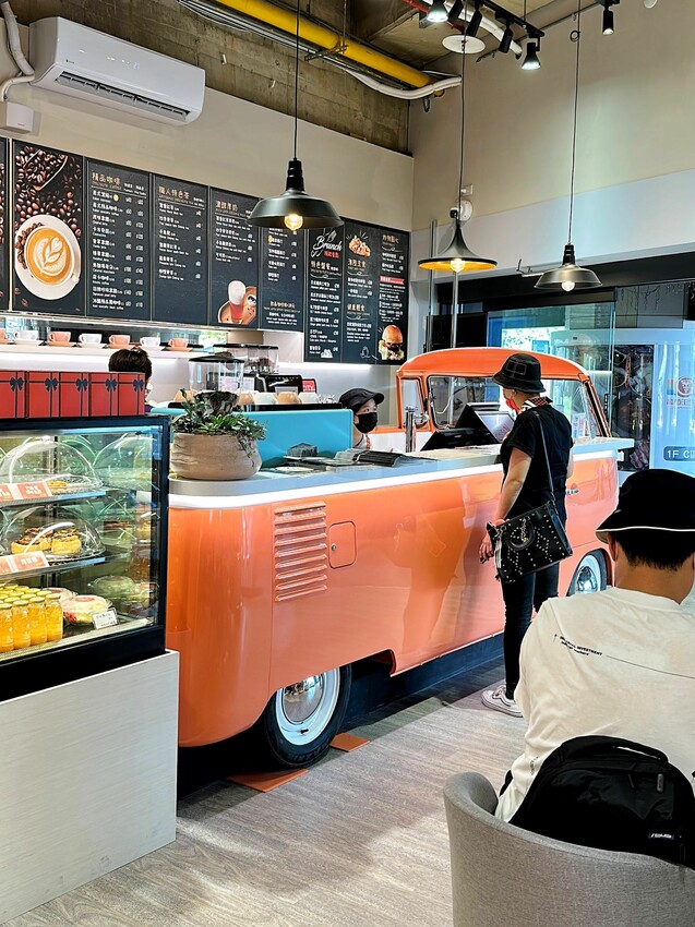 [台中中區]City Burger Café 城市漢堡｜台中最美的城市咖啡旗艦店插旗臺中火車站鐵鹿大街B8櫃位｜內附菜單 - 萍姐愛分享