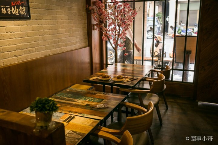 中壢拉麵吃到飽-山禾堂草莓祭正式登場！產地新鮮直送的草莓還有各式各樣的拉麵讓同學們吃個過癮！看是想吃香菜拉麵還是皮蛋拉麵都有喔喔喔！（邀約 @圍事小哥的幸福相框