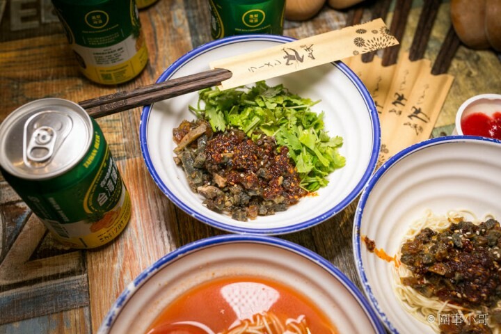 中壢拉麵吃到飽-山禾堂草莓祭正式登場！產地新鮮直送的草莓還有各式各樣的拉麵讓同學們吃個過癮！看是想吃香菜拉麵還是皮蛋拉麵都有喔喔喔！（邀約 @圍事小哥的幸福相框