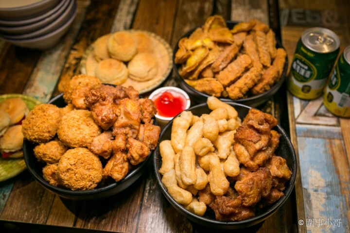 中壢拉麵吃到飽-山禾堂草莓祭正式登場！產地新鮮直送的草莓還有各式各樣的拉麵讓同學們吃個過癮！看是想吃香菜拉麵還是皮蛋拉麵都有喔喔喔！（邀約 @圍事小哥的幸福相框