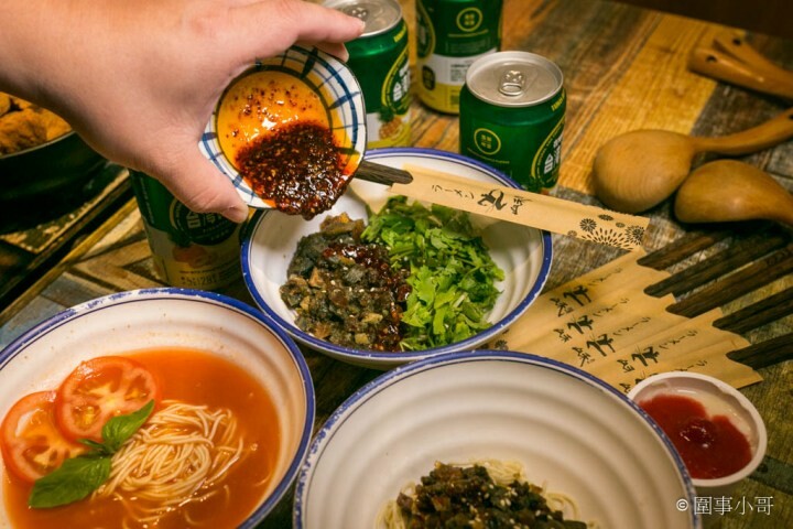 中壢拉麵吃到飽-山禾堂草莓祭正式登場！產地新鮮直送的草莓還有各式各樣的拉麵讓同學們吃個過癮！看是想吃香菜拉麵還是皮蛋拉麵都有喔喔喔！（邀約 @圍事小哥的幸福相框