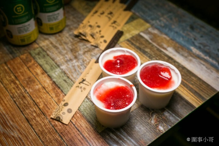 中壢拉麵吃到飽-山禾堂草莓祭正式登場！產地新鮮直送的草莓還有各式各樣的拉麵讓同學們吃個過癮！看是想吃香菜拉麵還是皮蛋拉麵都有喔喔喔！（邀約 @圍事小哥的幸福相框