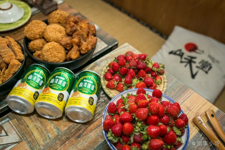 中壢拉麵吃到飽-山禾堂草莓祭正式登場！產地新鮮直送的草莓還有各式各樣的拉麵讓同學們吃個過癮！看是想吃香菜拉麵還是皮蛋拉麵都有喔喔喔！（邀約 @圍事小哥的幸福相框