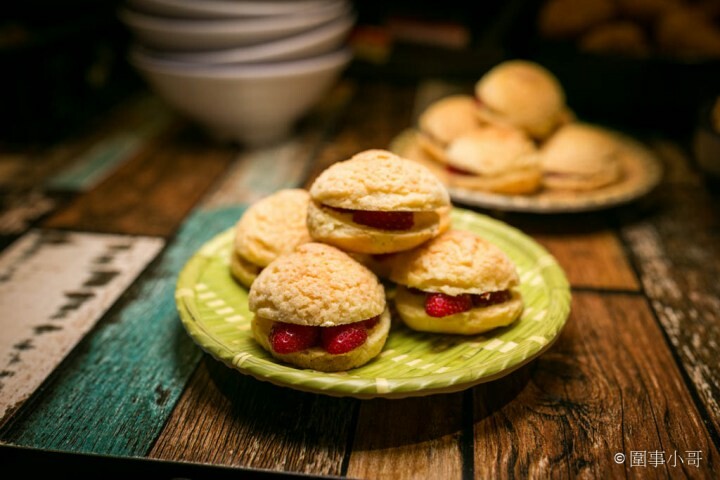 中壢拉麵吃到飽-山禾堂草莓祭正式登場！產地新鮮直送的草莓還有各式各樣的拉麵讓同學們吃個過癮！看是想吃香菜拉麵還是皮蛋拉麵都有喔喔喔！（邀約 @圍事小哥的幸福相框
