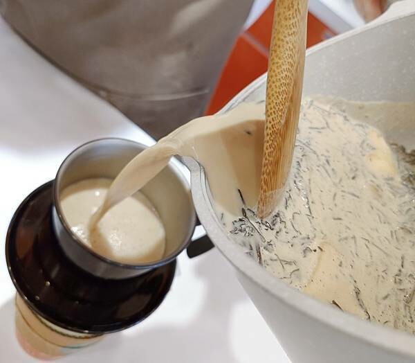 茶裡不然＿辛香奶茶專門。辛香料入茶展現獨特風味/新上市杏辛滿