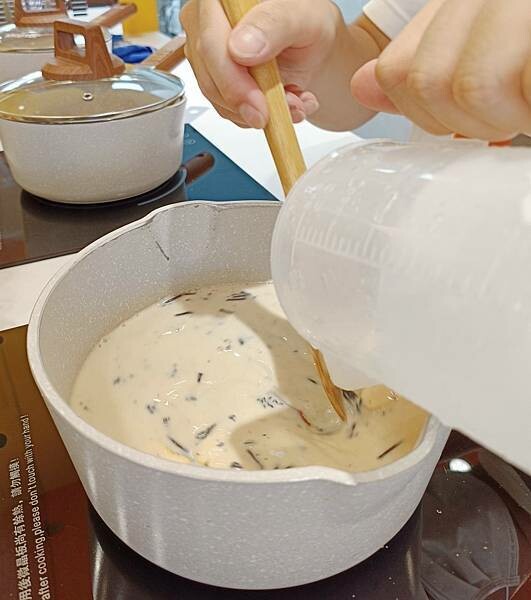 茶裡不然＿辛香奶茶專門。辛香料入茶展現獨特風味/新上市杏辛滿