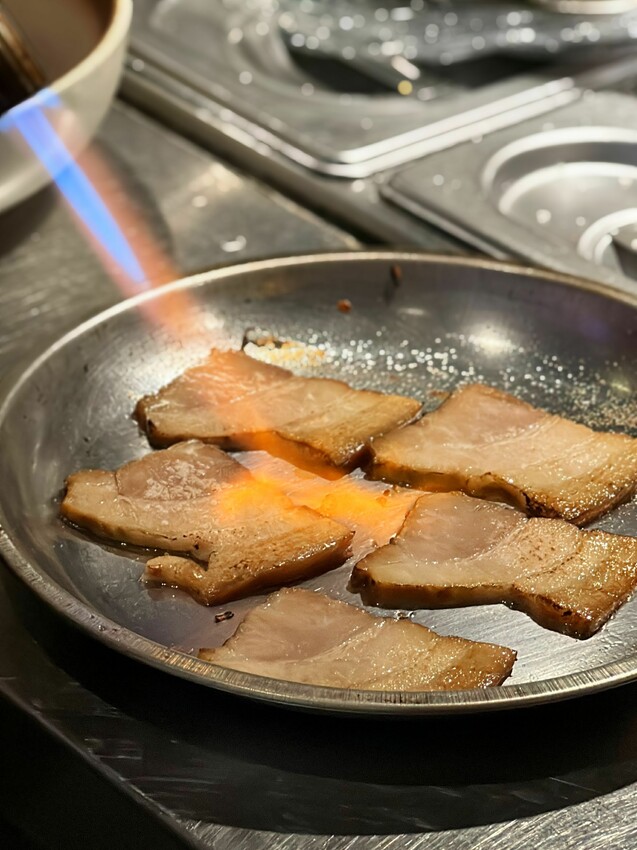 [台中西區] 絆 LimJiuLa 小酒館｜外面吃不到的私房料理｜寵物友善｜必點大人硬布丁｜開到凌晨1點餐酒館｜內附菜單 - 萍姐愛分享