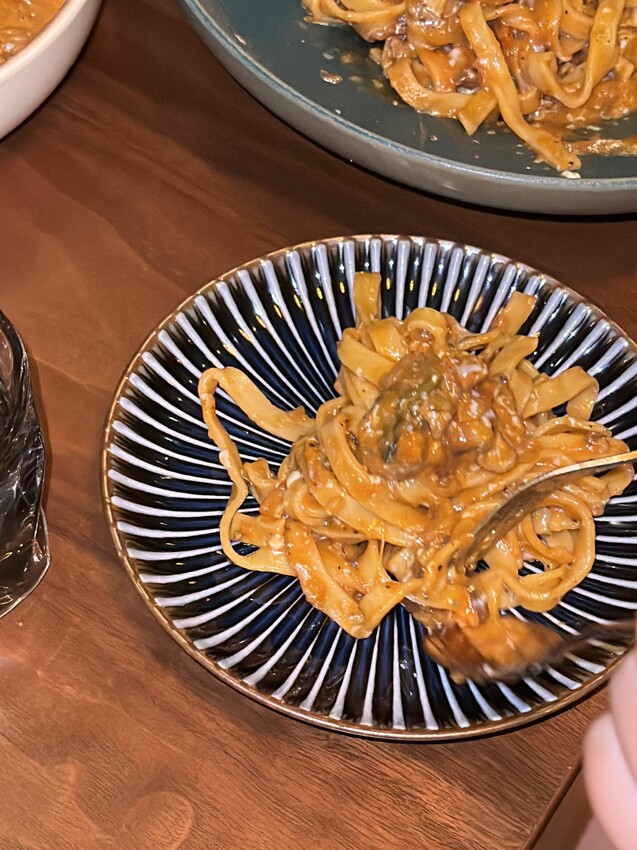 [台中西區] 絆 LimJiuLa 小酒館｜外面吃不到的私房料理｜寵物友善｜必點大人硬布丁｜開到凌晨1點餐酒館｜內附菜單 - 萍姐愛分享