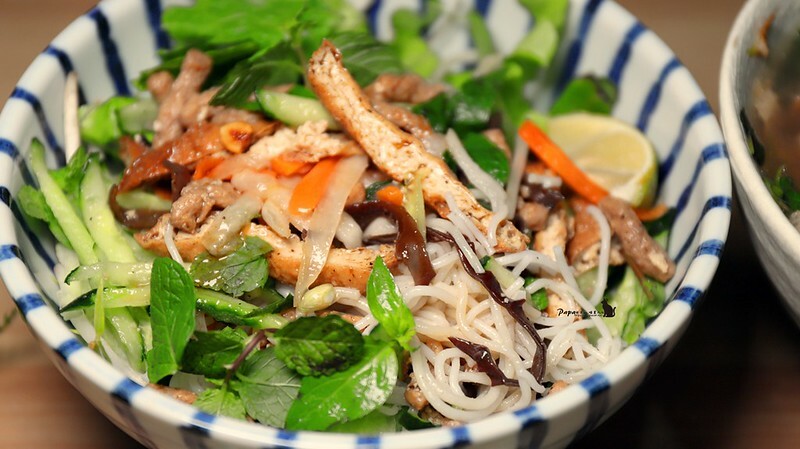 台中南屯 |素食 南屯老街裡的 -柯 越南素食河粉 -越南涼拌米線必點!別忘了擠檸檬喔