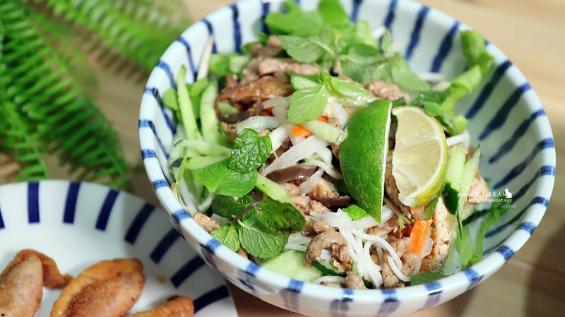 台中南屯 |素食 南屯老街裡的 -柯 越南素食河粉 -越南涼拌米線必點!別忘了擠檸檬喔