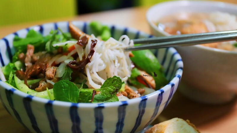 台中南屯 |素食 南屯老街裡的 -柯 越南素食河粉 -越南涼拌米線必點!別忘了擠檸檬喔