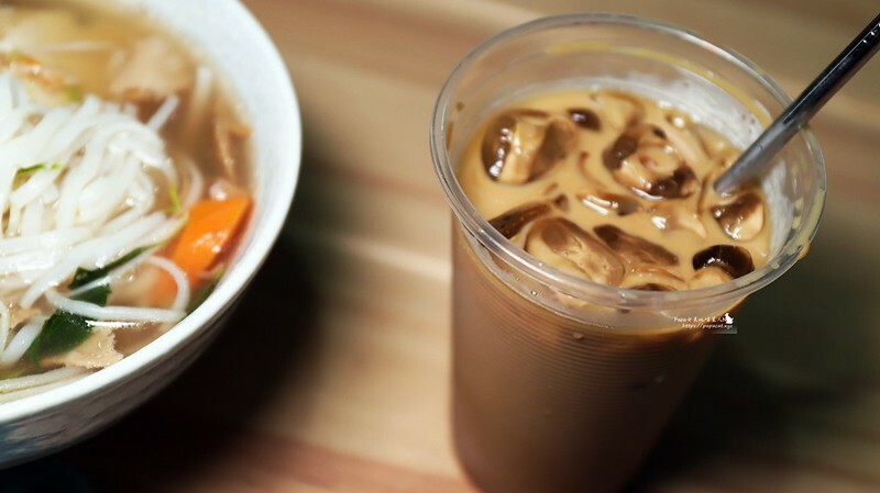 台中南屯 |素食 南屯老街裡的 -柯 越南素食河粉 -越南涼拌米線必點!別忘了擠檸檬喔