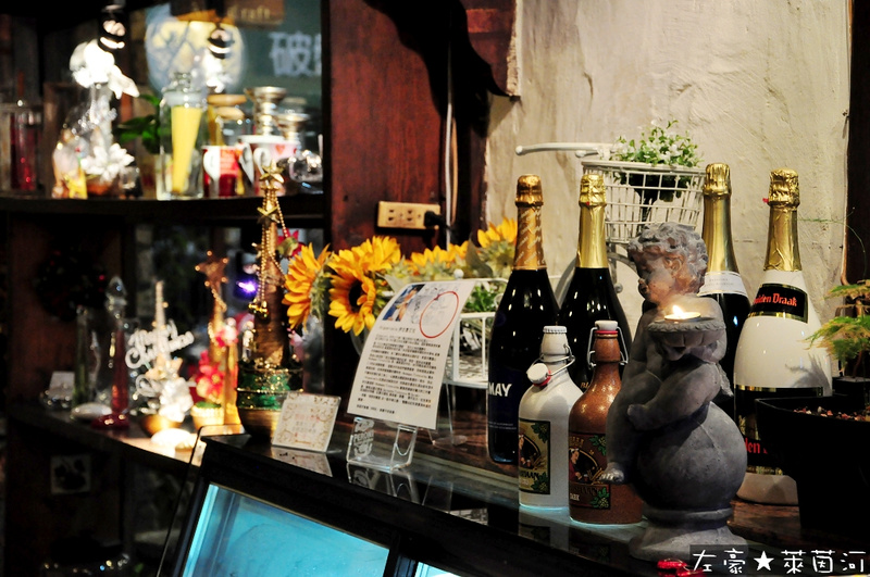 [食記] 高雄。新興區 萊茵河法式餐廳 (古堡建築與風格)