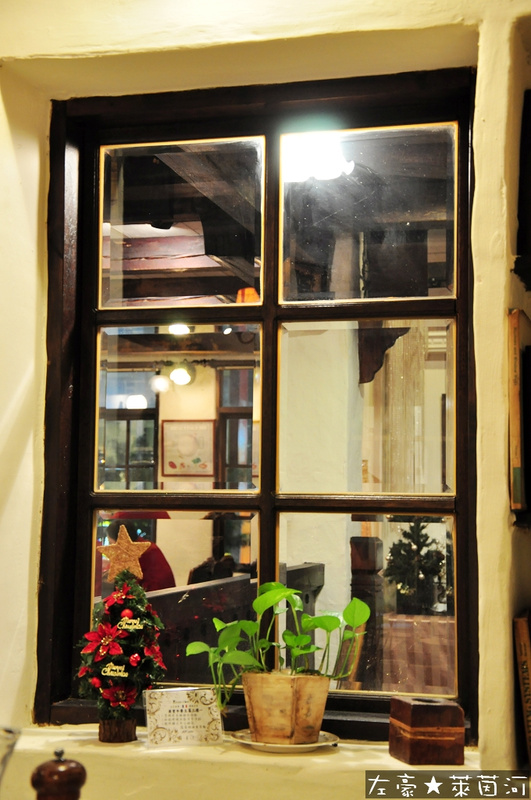 [食記] 高雄。新興區 萊茵河法式餐廳 (古堡建築與風格)