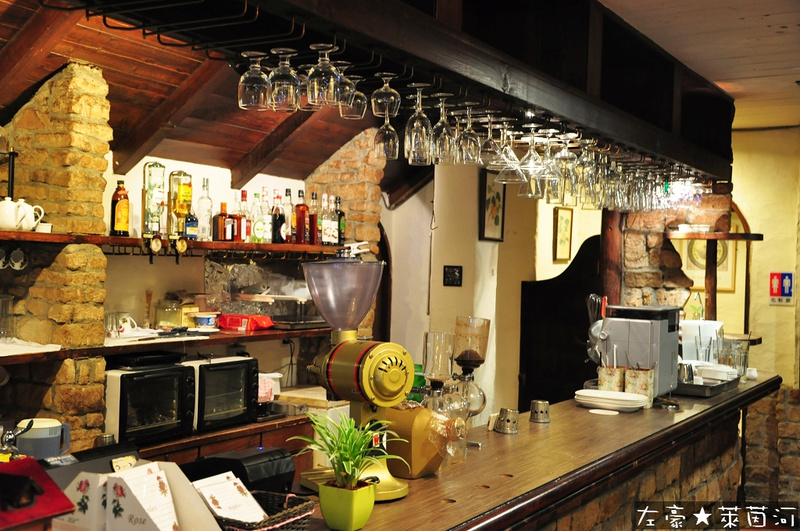 [食記] 高雄。新興區 萊茵河法式餐廳 (古堡建築與風格)