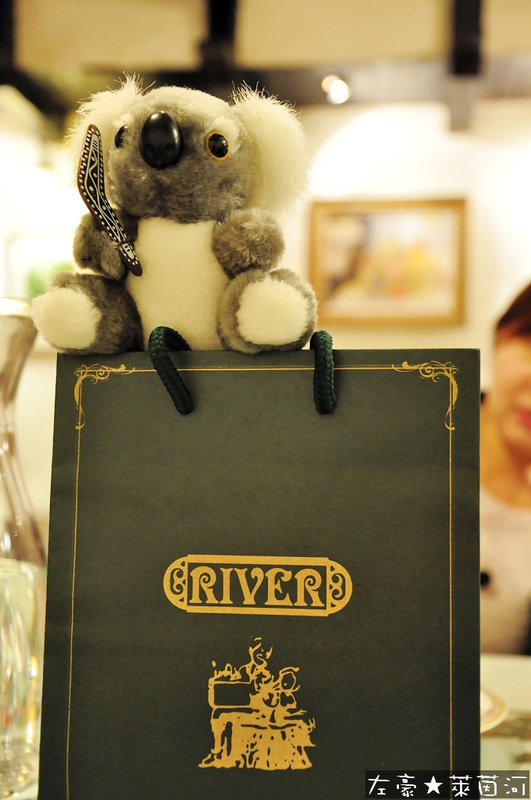 [食記] 高雄。新興區 萊茵河法式餐廳 (古堡建築與風格)