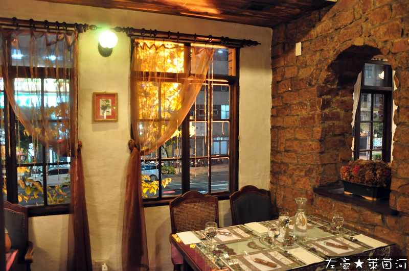 [食記] 高雄。新興區 萊茵河法式餐廳 (古堡建築與風格)