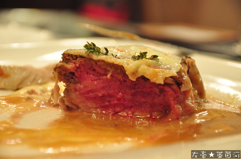 [食記] 高雄。新興區 萊茵河法式餐廳 (古堡建築與風格)