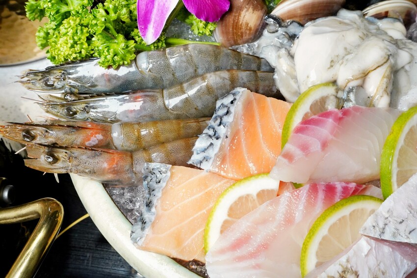 一個人也能輕鬆享用泰式火鍋！7種南洋湯底口味，還有豐富野菜吧、飲料與泰國明果冰淇淋吃到飽！來店出示文章打9折再送蝦餅！