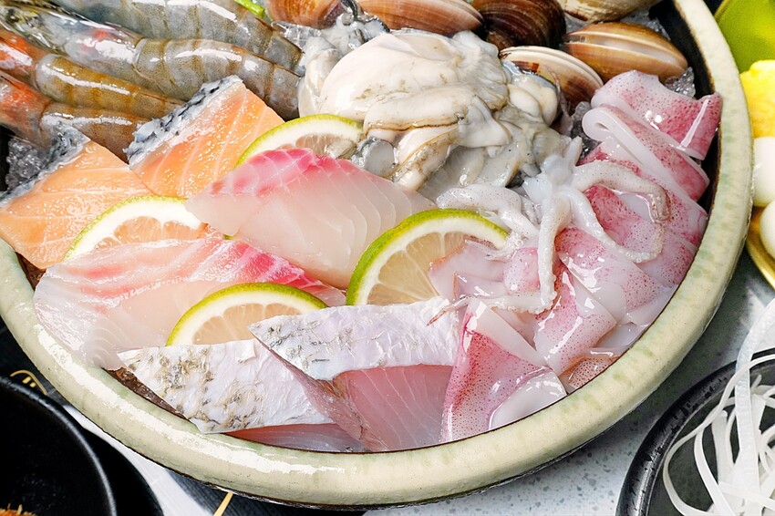 一個人也能輕鬆享用泰式火鍋！7種南洋湯底口味，還有豐富野菜吧、飲料與泰國明果冰淇淋吃到飽！來店出示文章打9折再送蝦餅！