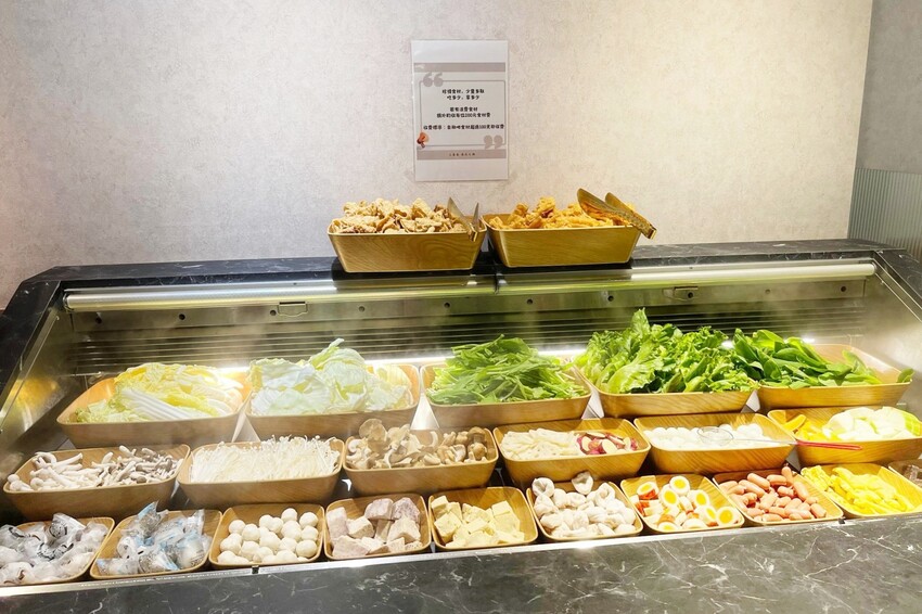 一個人也能輕鬆享用泰式火鍋！7種南洋湯底口味，還有豐富野菜吧、飲料與泰國明果冰淇淋吃到飽！來店出示文章打9折再送蝦餅！