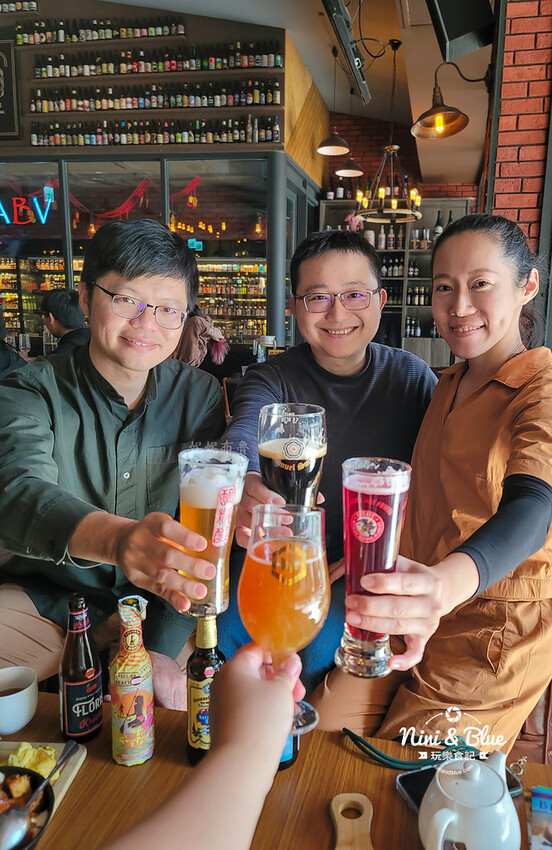 台中早午餐推薦，早午餐均一價319元，還有全台唯一700款精釀啤酒長廊