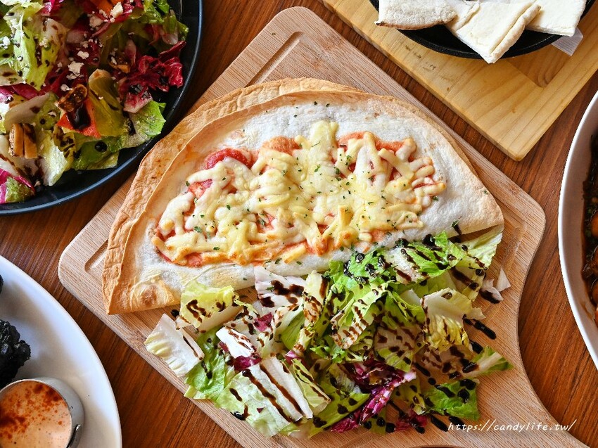 ABV地中海餐酒館台中概念店|台中厲害餐酒館推薦,全台唯一700款精釀啤酒廊道,不限用餐時間