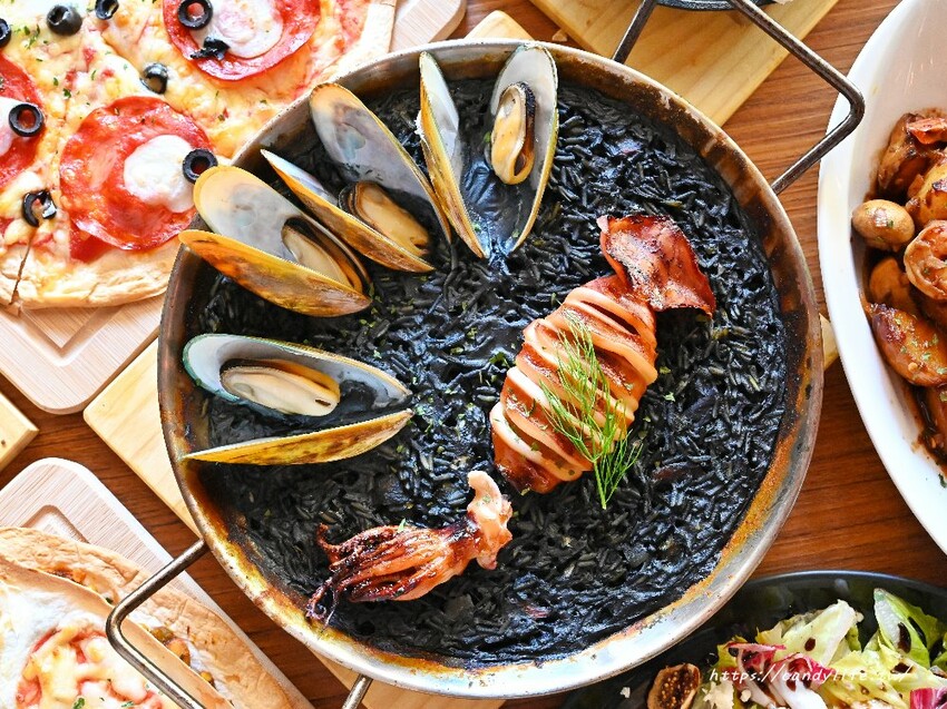 ABV地中海餐酒館台中概念店|台中厲害餐酒館推薦,全台唯一700款精釀啤酒廊道,不限用餐時間