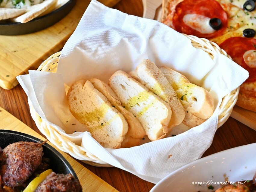 ABV地中海餐酒館台中概念店|台中厲害餐酒館推薦,全台唯一700款精釀啤酒廊道,不限用餐時間