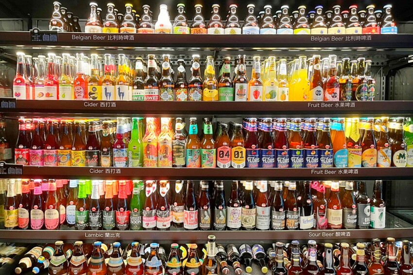 台中市西區在餐酒館也能吃得到早午餐！多達700款的精釀啤酒打卡牆超吸睛，還有運動賽事即時轉播！