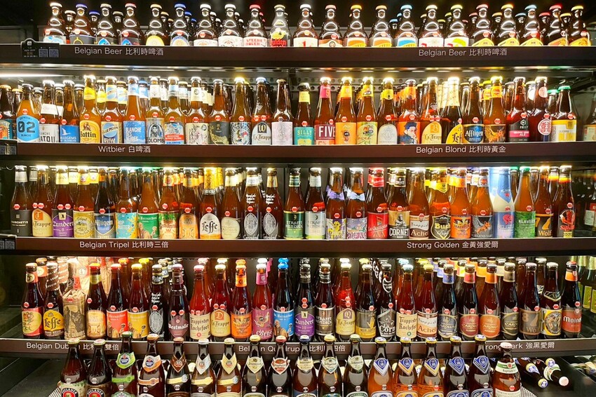 台中市西區在餐酒館也能吃得到早午餐！多達700款的精釀啤酒打卡牆超吸睛，還有運動賽事即時轉播！