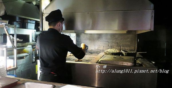 著火的牛阿根廷烤肉：大口吃肉，桌邊現切..    吃飽飽才准離開!!!   ..著火的牛阿根廷烤肉~