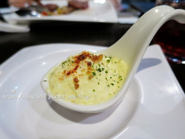 著火的牛阿根廷烤肉：大口吃肉，桌邊現切..    吃飽飽才准離開!!!   ..著火的牛阿根廷烤肉~