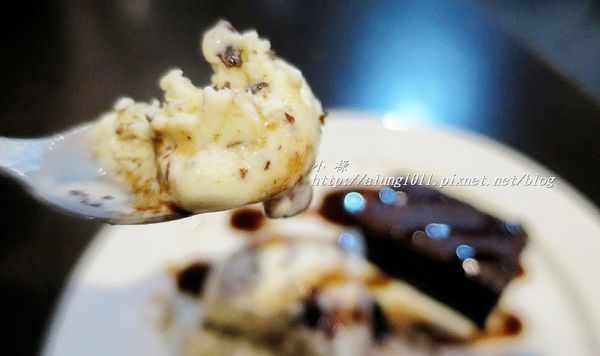 著火的牛阿根廷烤肉：大口吃肉，桌邊現切..    吃飽飽才准離開!!!   ..著火的牛阿根廷烤肉~