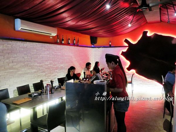 著火的牛阿根廷烤肉：大口吃肉，桌邊現切..    吃飽飽才准離開!!!   ..著火的牛阿根廷烤肉~